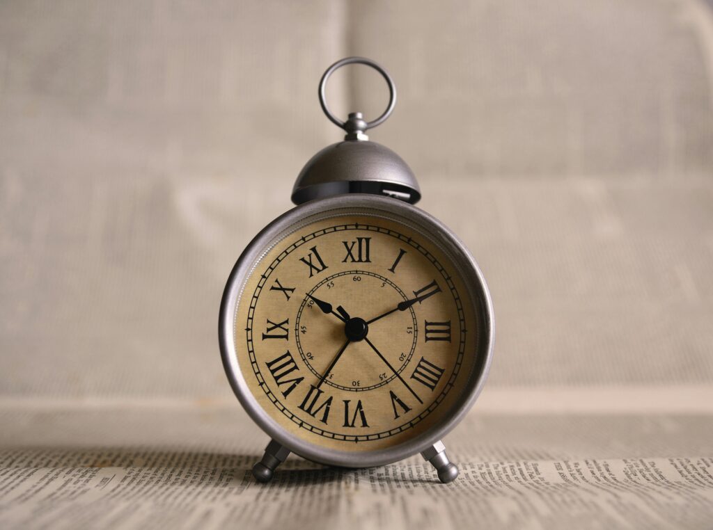 How do the ships adjust the time onboard during long voyages ?